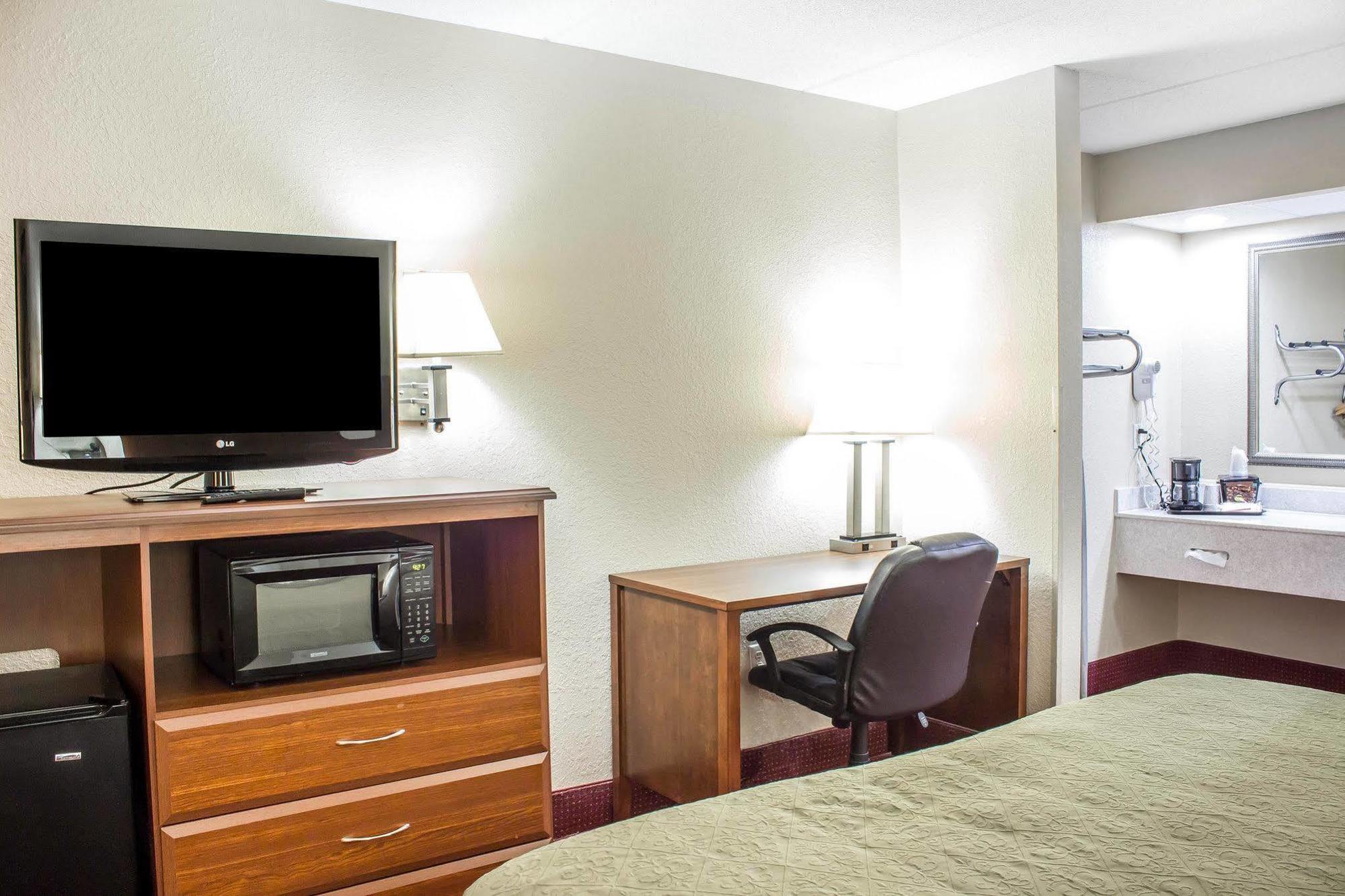 Quality Inn Selma Bagian luar foto